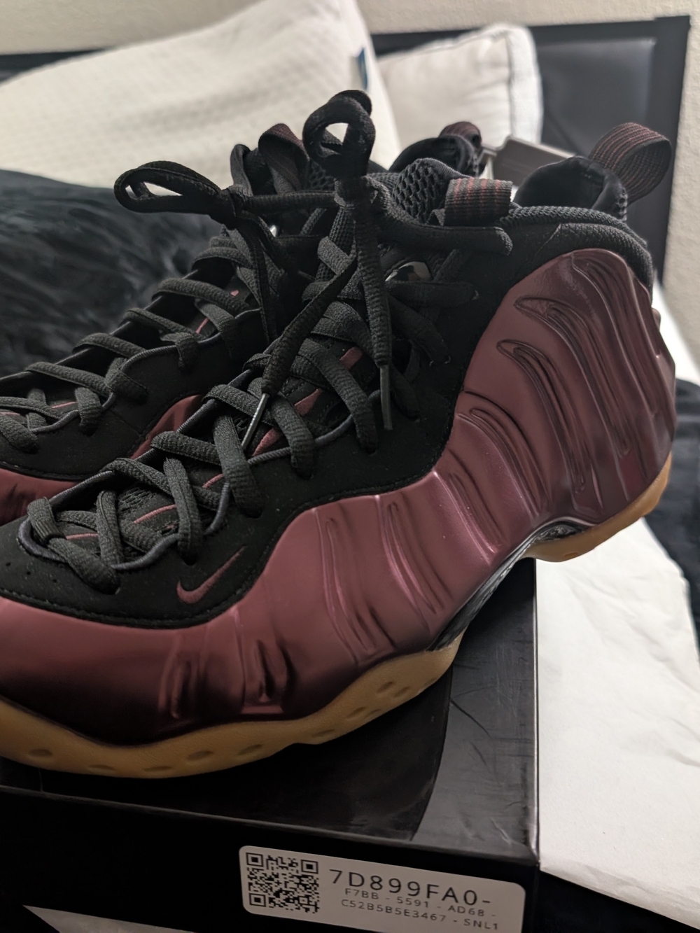 Nike Men's Black and Burgundy Foamposite One Maroon
